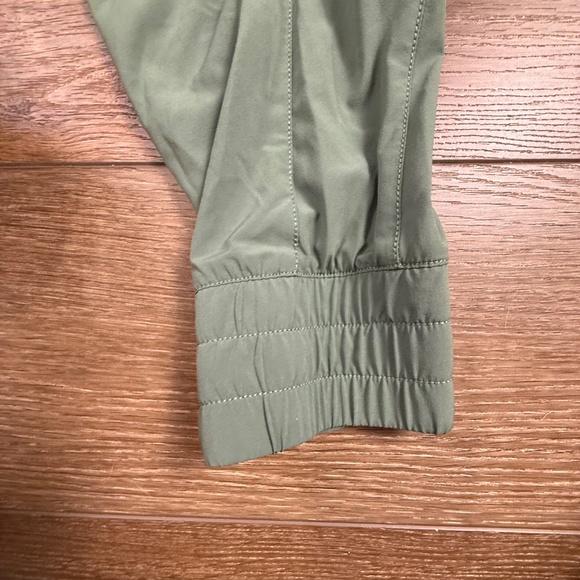 The North Face Women's Tech Sheltay Pants Joggers Olive green Sz 12 Outdoors - Picture 12 of 16